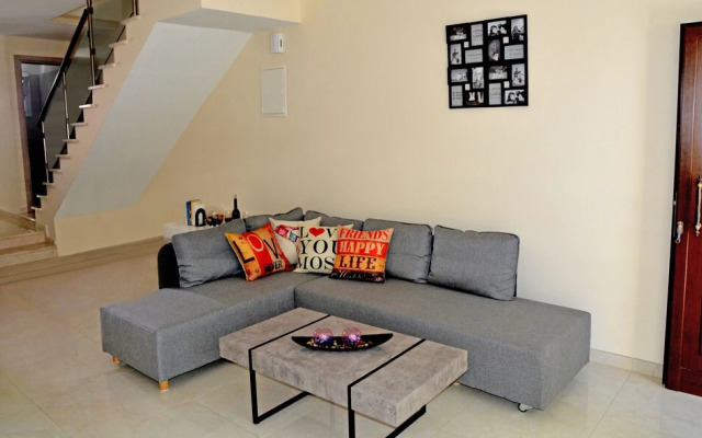2BR Maisonette Pool - Walk to Beach