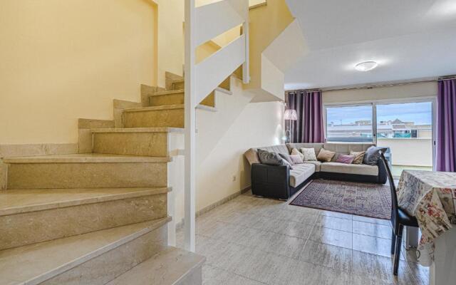RED Large family apartment, three floors, 10 guests