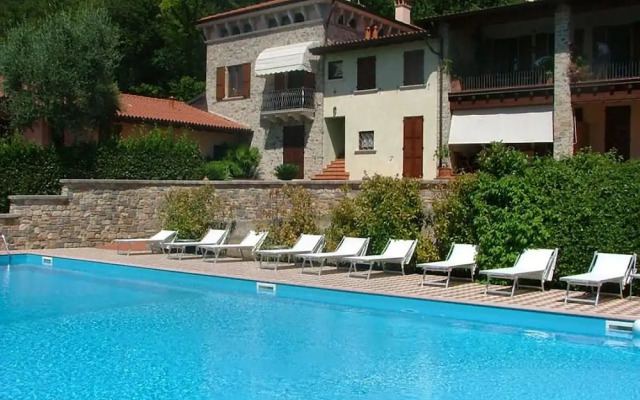 Lovely Flat With Shared Pool and Amazing Lake View