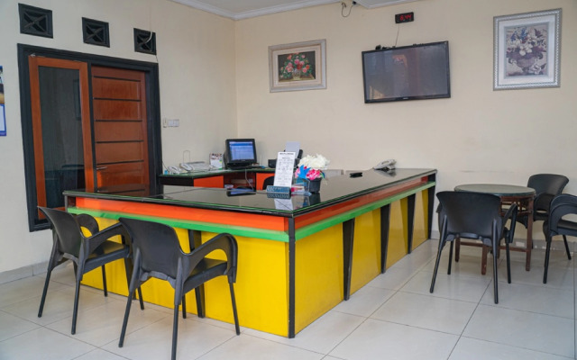 RedDoorz Plus @ Cibogo Puncak 3