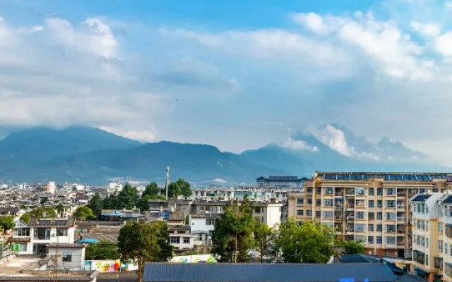 Yunman Pushi SUN GOLD Snow Mountain Panoramic Smart Homestay (Lijiang Ancient Town Branch) – Outside – Lijiang