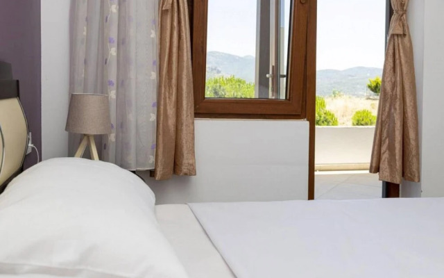 3 BR Comfy House with Peaceful View in Yalikavak