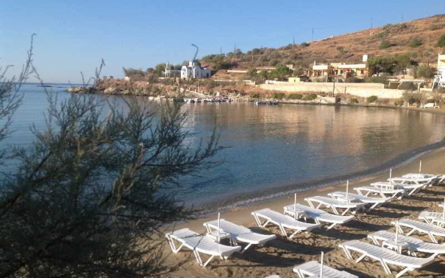 Manos Syros Rooms & Apartments