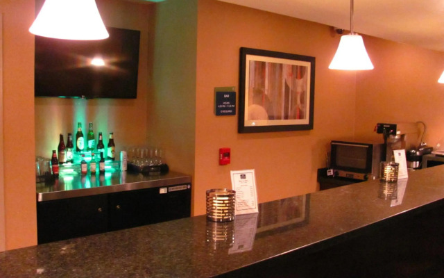 Cobblestone Inn & Suites - Ambridge