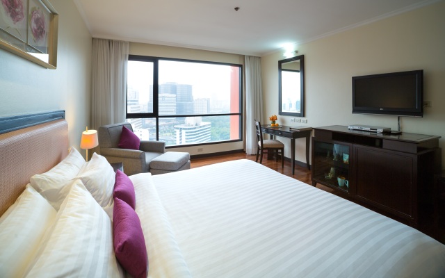 Bandara Silom Suites