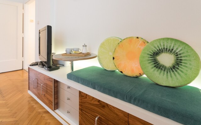 Fr.balcony-trendy neighborhood-2BR 45sqm