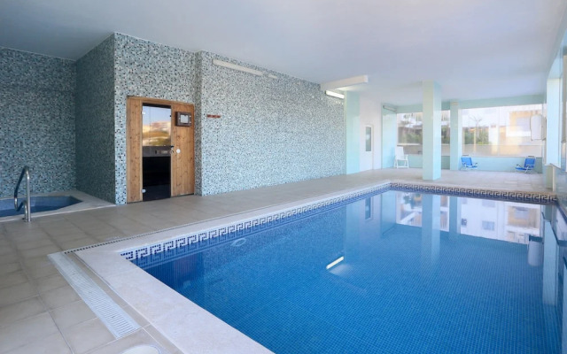 3-bedroom Apt, Sleeps 6, Pool, Gym & Jacuzzi