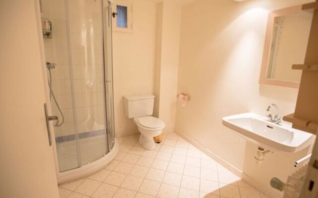 Property With 5 Bedrooms in Mouans-sartoux, With Wonderful Mountain Vi