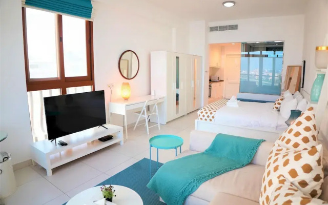 Luxury on the Palm with Marina view balcony