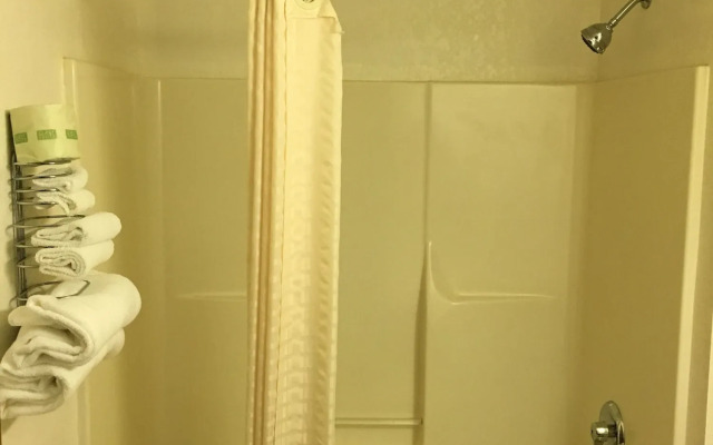 Quality Inn & Suites Howe - Sturgis