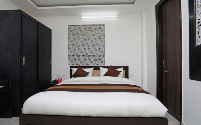 OYO 10581 Platinum Residency