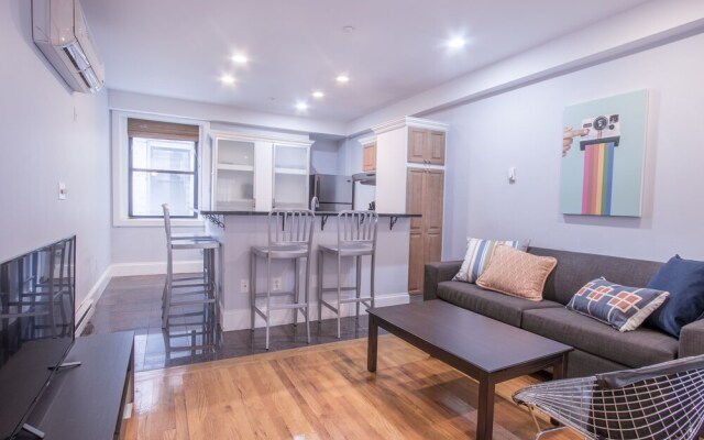 Premier Theater District Suites by Sonder