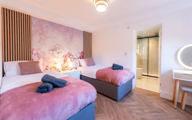 Luxury 8 Bed Home Manchester