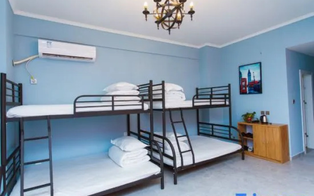 Yunduo E-sports Hotel (Zhumadian Huanghuai College)