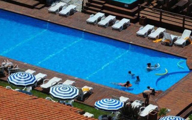 Hotel Tejas Rojas