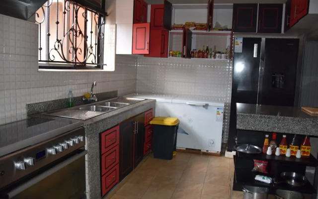 Pent House Inn Namugongo