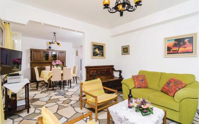 Two-Bedroom Holiday Home in Dubrovnik