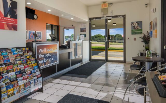 Motel 6 Duncanville, TX - Dallas