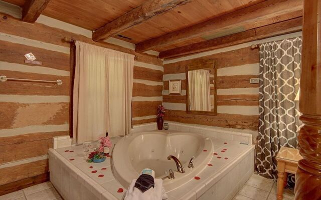 Timeless Treasures 1 Bedroom 1 Bathroom Chalet