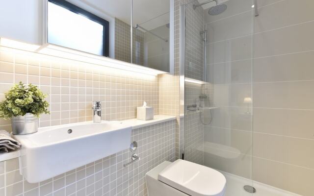 Bright, Spacious 2 bed Flat in Battersea, Sleeps 6