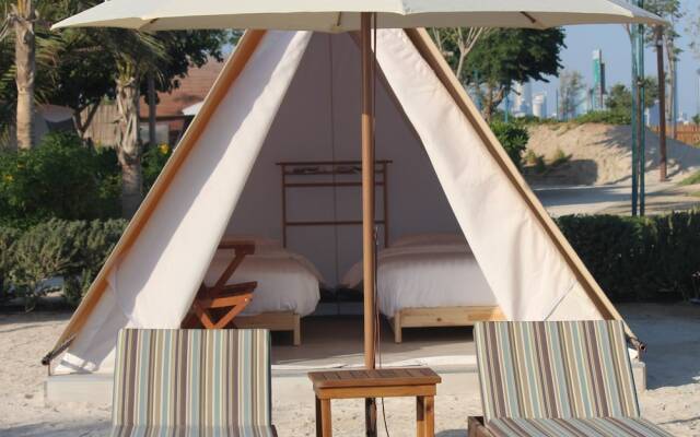 Bab Al Nojoum Hudayriyat Camp