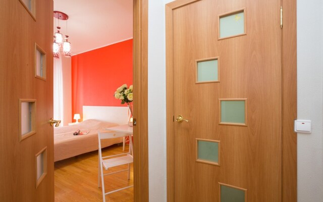 Etazhi 1. Bibliotechnaja - Komsomol'skaja