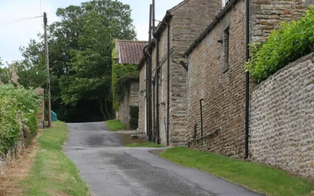 Larch Cottage, Ruston dog friendly with hot tub