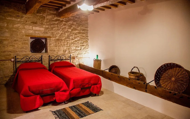 Casale Belvedere con piscina nel bosco