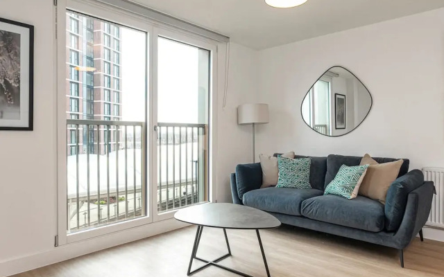 Waterside Flat in Central Leeds