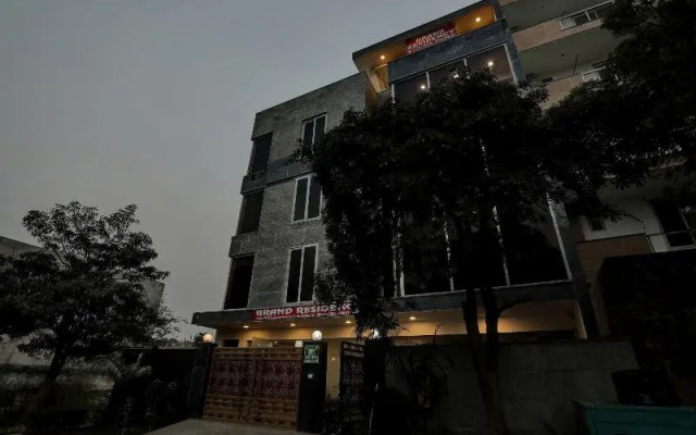 OYO Townhouse 22956 Hotel Grand Residency