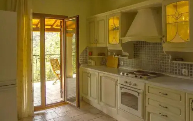 Garnelis House