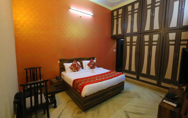 Hotel Sky Moon Inn by OYO Rooms