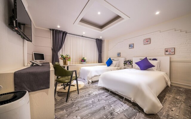 Seocho Toad Hotel