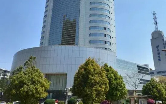 Qujing Yishi Yihe Hotel (Cuifeng Road, Qilin District)