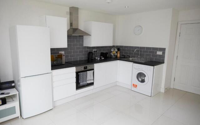 Spire View - 1 Bedroom, sleeps 4, parking Wifi