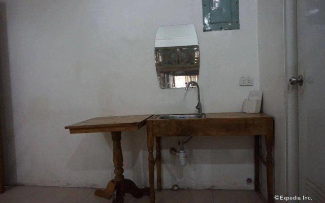Rooms 498 Hostel