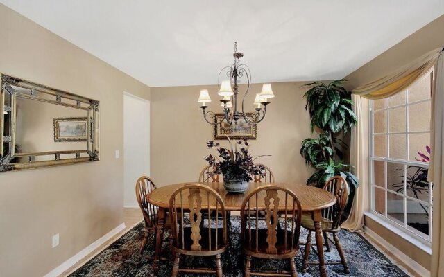 Piccadilly Cir Home