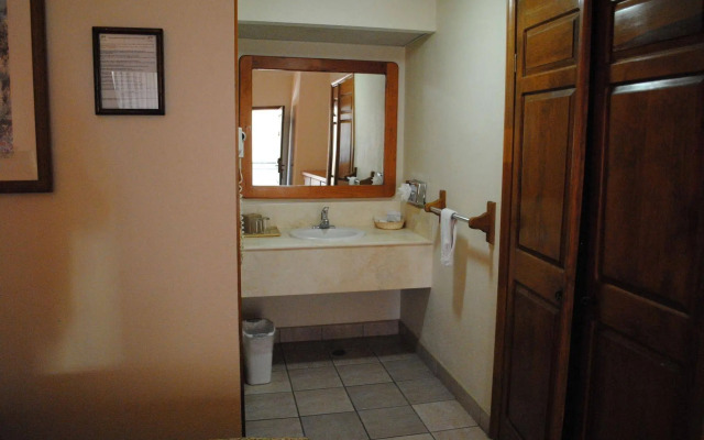 Hotel Suites el Paseo