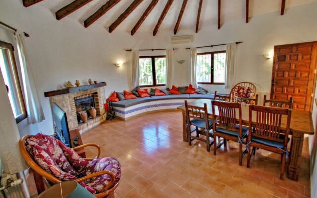 Mimosa - pretty holiday property with private pool in Moraira