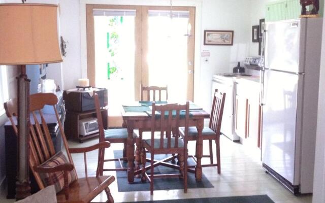 18 Vine Inn & Carriage House