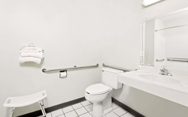 Super 8 By Wyndham Carlisle-South