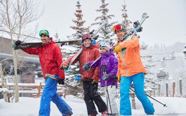 2br 2ba Winter  Walk To Historic Downtown + Gondola 2 Bedroom Townhouse by RedAwning