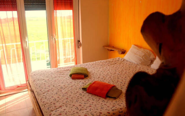 Almagreira Surf Hostel