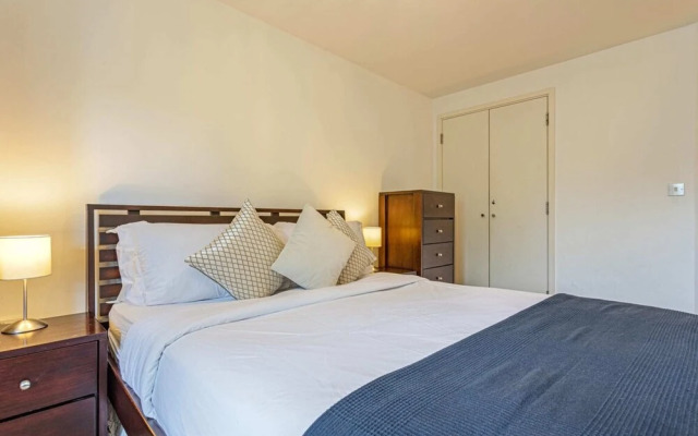 Bright 1 Bedroom Apartment Near London Bridge With Balcony