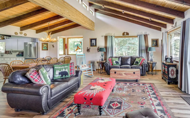 Monte Verde Lake Access & Views: Spacious Retreat!