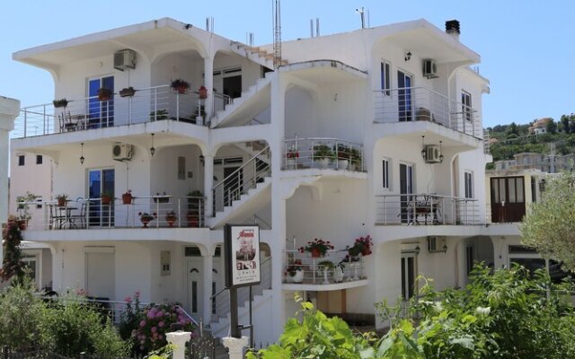 Exceptional 1-bed Apartment in Ulcinj