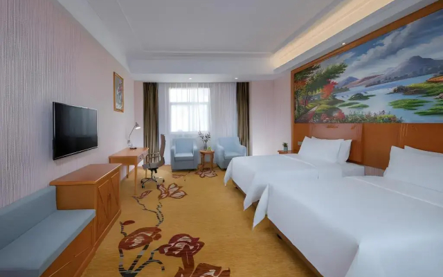 Vienna Hotel (Lingshui Center)