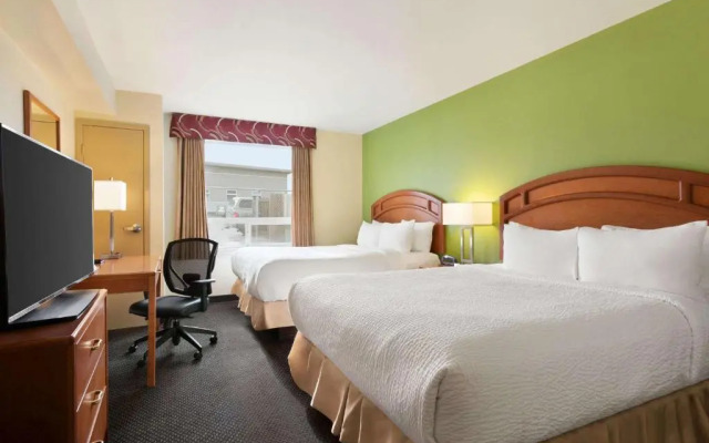 Days Inn And Suites - Thompson