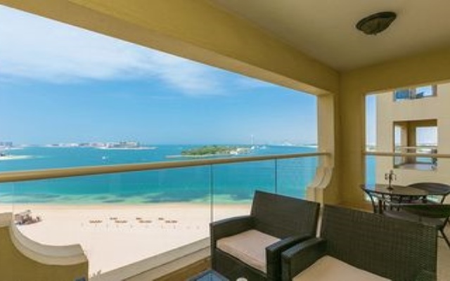 Private Beach Shoreline Luxurious Apartment