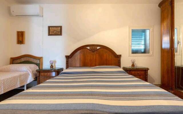 Villa With Garden and Relaxing Atmosphere